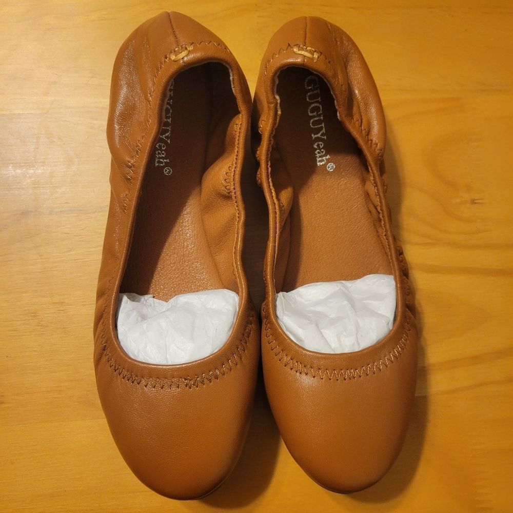 Guguyeah brown round toe flat shoes size 6